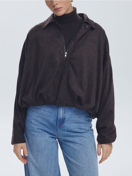 Koszula z imitacji zamszu - ciemnobrązowy. Brązowe koszule damskie Reserved, l, bez wzorów, bez kołnierzyka, bez ramiączek. Za 199.99 zł.