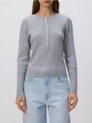 Strukturalny sweter z guzikami - jasnoszary. Szare swetry damskie Reserved, l, bez wzorów, z dzianiny, bez kołnierzyka, bez ramiączek, bez kaptura. W wyprzedaży za 69.99 zł.