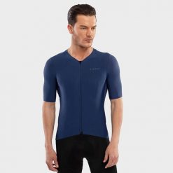 Męska ultralekka koszulka rowerowa Kolarstwo Siroko SRX Tirreno. Niebieskie buty sportowe męskie SIROKO, z jersey, bez zapięcia, rowerowe. W wyprzedaży za 296.00 zł.