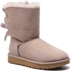 Buty UGG - W Bailey Bow II 1016225 W/Oys. Kozaki damskie marki UGG. W wyprzedaży za 689.00 zł.