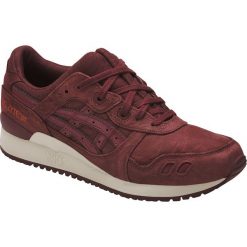 Asics Gel-Lyte III HL7V3-2626. Czerwone obuwie sportowe damskie marki Asics lifestyle, bez wzorów, z materiału. W wyprzedaży za 369.99 zł.
