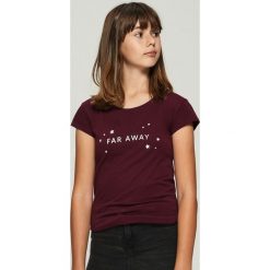 T-shirt z nadrukiem - Bordowy. Czerwone t-shirty damskie Sinsay, z nadrukiem. Za 9.99 zł.