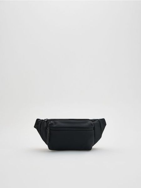 Saszetka nerka - czarny. Czarne saszetki męskie Reserved, małe. W wyprzedaży za 45.99 zł.