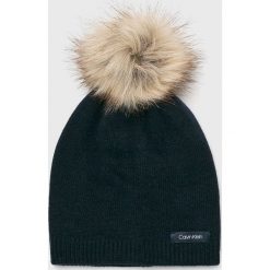 Calvin Klein - Czapka. Szare czapki i kapelusze damskie Calvin Klein, z dzianiny. Za 179.90 zł.