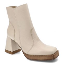 Beżowe Botki Armodo Eleganckie Obuwie Damskie. Brązowe kozaki damskie Armodo, z jeansu, bez obcasa, na obcasie. Za 389.00 zł.