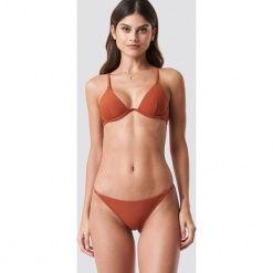 NA-KD Swimwear Dół bikini z cienkim paseczkiem - Brown. Brązowe bikini damskie NA-KD Swimwear. Za 32.00 zł.