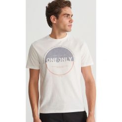 T-shirt z nadrukiem - Kremowy. T-shirty damskie marki Reserved. Za 39.99 zł.