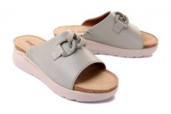 JOSEF SEIBEL 73407 511 635 Celine 07 salvia, klapki damskie. Zielone klapki damskie Josef Seibel, bez wzorów, ze skóry, bez obcasa. Za 233.94 zł.
