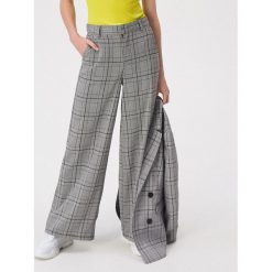 Szerokie spodnie dzwony w kratę - Wielobarwny. Spodnie materiałowe damskie Sinsay, l, bez wzorów. Za 69.99 zł.