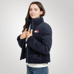 Tommy Hilfiger Kurtka damska Tommy Hilfiger. Kurtki damskie Tommy Hilfiger, bez wzorów, bez kaptura. Za 485.00 zł.