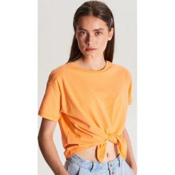 Koszulka z wiązaniem - Pomarańczowy. T-shirty damskie Cropp. W wyprzedaży za 9.99 zł.
