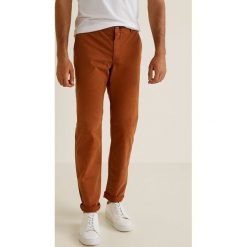 Mango Man - Spodnie Barna3. Eleganckie spodnie męskie marki Giacomo Conti. W wyprzedaży za 99.90 zł.