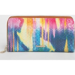 Desigual - Portfel. Czerwone portfele damskie Desigual, bez wzorów, z materiału. W wyprzedaży za 159.90 zł.