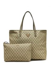 Guess Torebka HWJT93 44290 Zielony. Zielone torebki do ręki damskie Guess, z aplikacjami, ze skóry, bez dodatków. Za 409.99 zł.