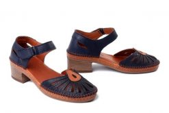 BOCCATO 0158-104.T21.L2 navy tan, czółenka damskie. Niebieskie czółenka damskie Boccato, bez wzorów, ze skóry, bez obcasa, na obcasie, bez zapięcia. Za 216.66 zł.