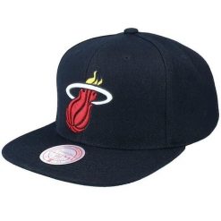Czapka z daszkiem do koszykówki Mitchell & Ness NBA Miami Heat czarna. Czarne czapki i kapelusze męskie Mitchell & Ness, bez wzorów, sportowe. Za 149.00 zł.