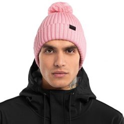 Zimowa czapka z pomponem Sporty zimowe Siroko Lulu. Czerwone czapki i kapelusze męskie SIROKO, na zimę, z aplikacjami, z materiału, sportowe. Za 55.00 zł.
