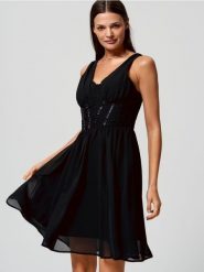Sukienka mini rozkloszowana - czarny. Czarne sukienki damskie Sinsay, l, bez wzorów, bez kołnierzyka, bez ramiączek, mini, rozkloszowane. W wyprzedaży za 42.99 zł.
