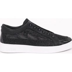 Guess Jeans - Buty. Czarne obuwie sportowe damskie Guess Jeans, z gumy. W wyprzedaży za 269.90 zł.