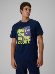 4F T-shirt regular z nadrukiem męski - granatowy S. Niebieskie koszulki sportowe męskie 4f, m, bez wzorów, z bawełny, sportowe, bez kołnierzyka. Za 69.99 zł.