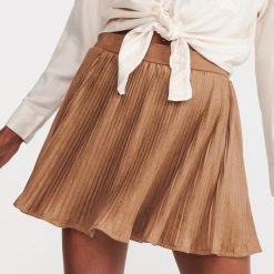 Rozklosozwana spódnica mini - Brązowy. Brązowe spódnice damskie Reserved, bez wzorów, mini. Za 69.99 zł.