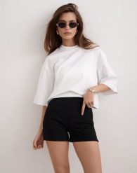 Damskie mini szorty modalowe, wysoki stan, kieszenie na zamek Luxe czarne. Czarne szorty sportowe damskie Aim'n, bez wzorów, z elastanu, street, z podwyższonym stanem, na fitness i siłownię. Za 297.00 zł.