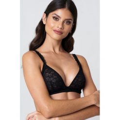 Andrea Hedenstedt x NA-KD Koronkowy biustonosz - Black. Biustonosze marki Andrea Hedenstedt x NA-KD. W wyprzedaży za 40.47 zł.
