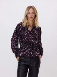 Bluzka w groszki - wielobarwny. Bluzki damskie Reserved, l, bez wzorów, z wiskozy, bez kołnierzyka, bez ramiączek. Za 139.99 zł.