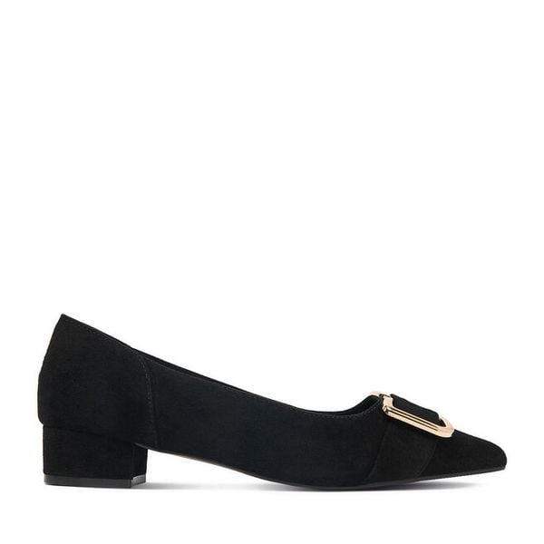 Czółenka Lasocki. Czarne czółenka damskie Lasocki, bez wzorów, bez obcasa, bez zapięcia. Za 269.99 zł.