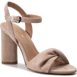 Sandały KAZAR - Crystal 38644-02-03 Beige. Brązowe klapki damskie Kazar, bez wzorów, ze skóry, bez obcasa, bez zapięcia. W wyprzedaży za 329.00 zł.