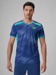 4F Koszulka piłkarska regular szybkoschnąca męska - denim XL. Niebieskie koszulki sportowe męskie 4f, m, bez wzorów, z denimu, bez kołnierzyka, bez ramiączek, na fitness i siłownię. W wyprzedaży za 89.99 zł.