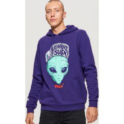 Bluza z grafiką - Fioletowy. Fioletowe bluzy męskie Cropp. Za 119.99 zł.
