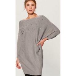 Kimonowy sweter z perłową aplikacją - Szary. Szare swetry damskie Mohito. Za 119.99 zł.