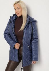 Niebieska Pikowana Kurtka Ozdobiona Pikowaniem z Odpinanym Kapturem Falerosa. Niebieskie kurtki damskie Born2be, l, bez wzorów, z jeansu. Za 159.99 zł.