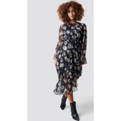 NA-KD Boho Asymetryczna sukienka z falbaną - Blue. Sukienki damskie marki NA-KD Boho. Za 202.95 zł.
