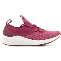Buty New Balance W Wlazrmp czerwone. Czerwone obuwie sportowe damskie bez wzorów, z materiału, do biegania. Za 544.84 zł.