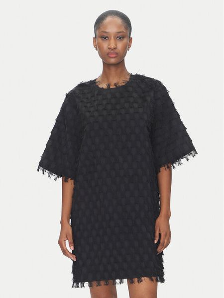 DAY BIRGER ÉT MIKKELSEN Sukienka codzienna Nori DAY65243513 Czarny Loose Fit. Czarne sukienki damskie DAY Birger et Mikkelsen, na co dzień, bez wzorów, z syntetyku, bez kołnierzyka, bez ramiączek, proste. Za 869.99 zł.