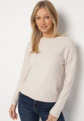 Jasnobeżowy Sweter Ozdobiony Motywem Serc Unisae. Brązowe swetry damskie Born2be, l, bez wzorów, z jeansu, bez kołnierzyka, bez ramiączek, bez kaptura. Za 79.99 zł.