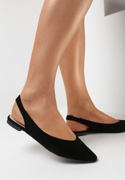 Czarne Sandały Slingback z Noskiem w Szpic Arrilla. Czarne sandały damskie Born2be, bez wzorów, bez obcasa, na płaskiej podeszwie, bez zapięcia. Za 59.99 zł.