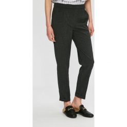 Vero Moda - Spodnie. Spodnie materiałowe damskie marki Vero Moda. W wyprzedaży za 99.90 zł.