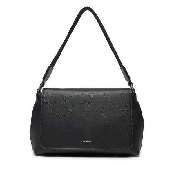 Torebka Calvin Klein. Czarne torebki do ręki damskie Calvin Klein, bez wzorów, klasyczne, bez dodatków. Za 329.99 zł.