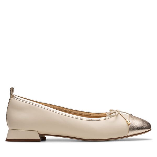 Baleriny Clarks. Brązowe baleriny damskie Clarks, bez wzorów, bez obcasa. Za 259.99 zł.