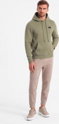 Ombre Bluza męska dresowa kangurka z kapturem i metalowym pinem oliwkowa V2 OM-SSNZ-0141 XXL. Zielone bluzy męskie Ombre, m, bez wzorów, z dresówki, z kapturem. Za 169.99 zł.