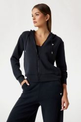 GUESS Czarna damska bluza Olympe, Rozmiar M. Czarne bluzy damskie Guess, m, z aplikacjami, z kapturem. W wyprzedaży za 295.99 zł.