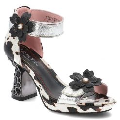 Sandały damskie Laura Vita, cholewka ze skóry naturalnej licowej na efektownym obcasie z ażurowym detalem przyciągają uwagę zwierzęcym wzorem i metal. Szare klapki damskie Laura Vita, z aplikacjami, ze skóry, bez obcasa, na obcasie. Za 379.00 zł.