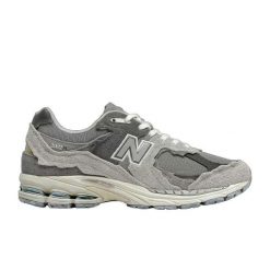 Buty do chodzenia dla dorosłych New Balance 2002R Protection Pack Rain Cloud. Szare obuwie sportowe damskie New Balance, bez wzorów, trekkingowe. W wyprzedaży za 1,303.60 zł.