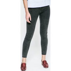 Jacqueline de Yong - Jeansy Bess Acid. Jeansy damskie marki Jacqueline de Yong. W wyprzedaży za 59.90 zł.