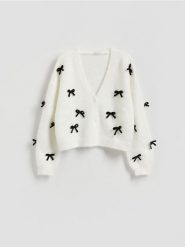 Sweter z kokardami - kremowy. Białe swetry damskie Reserved, l, bez wzorów, z dzianiny, bez kołnierzyka, bez ramiączek, bez kaptura. Za 149.99 zł.