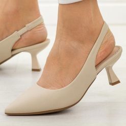 Beżowe szpilki damskie Potocki 41315. Brązowe szpilki damskie POTOCKI, bez wzorów, ze skóry, bez obcasa, bez zapięcia. Za 179.00 zł.