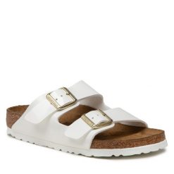 Klapki Birkenstock. Białe klapki damskie Birkenstock, bez wzorów, bez obcasa. Za 309.99 zł.